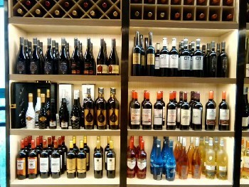 中國(guó)酒類批發(fā)網(wǎng)來(lái)賓招商加盟