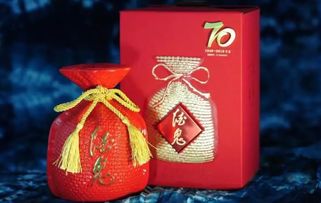 偉大時(shí)代 獻(xiàn)禮中國 酒鬼酒品牌文化研討會(huì)暨70周年紀(jì)念酒上市發(fā)布會(huì)閃耀星城